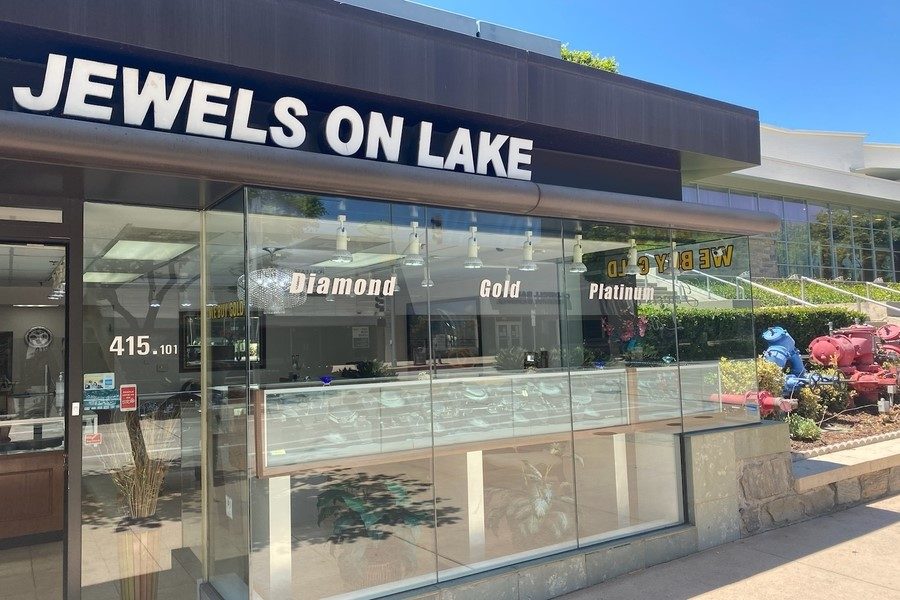 Exterior of Jewels on Lake