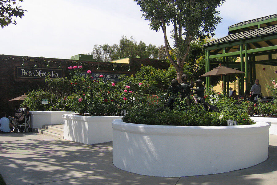 603 South Lake Ave courtyard
